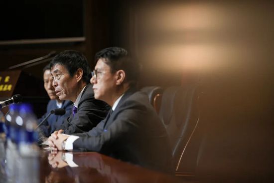 美女+光屁屁+无遮挡